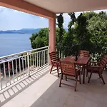 Bella Vista Apartment *