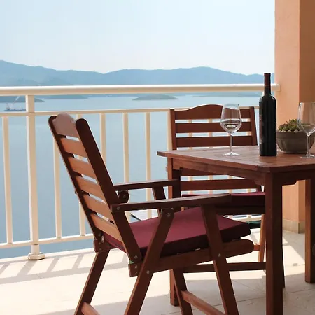 Bella Vista * Komarna